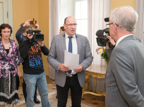 Riigikogu esimees Eiki Nestor võttis vastu Eesti Konservatiivse Rahvaerakonna massimmigratsiooni teemalise petitsiooni